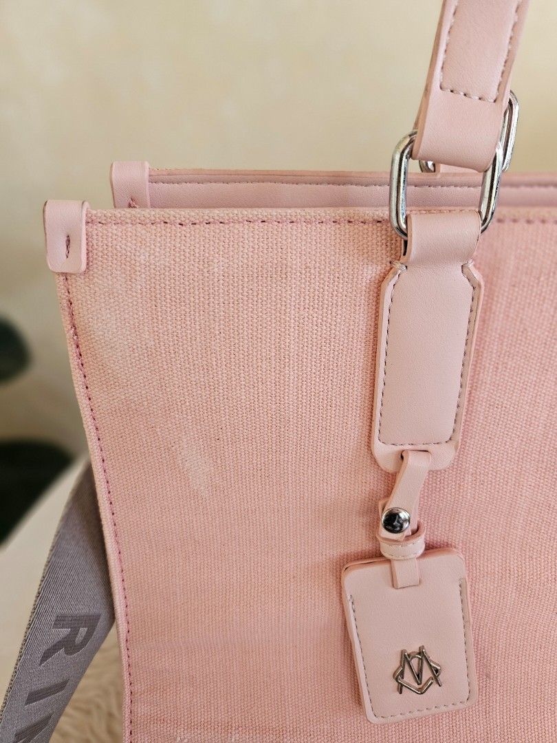 Rimowa Never Still Tote (Category: Tote Bags) located in Batangas. Submitted by iris_26 (Listing ID 1431997471, Image 2). Description: .