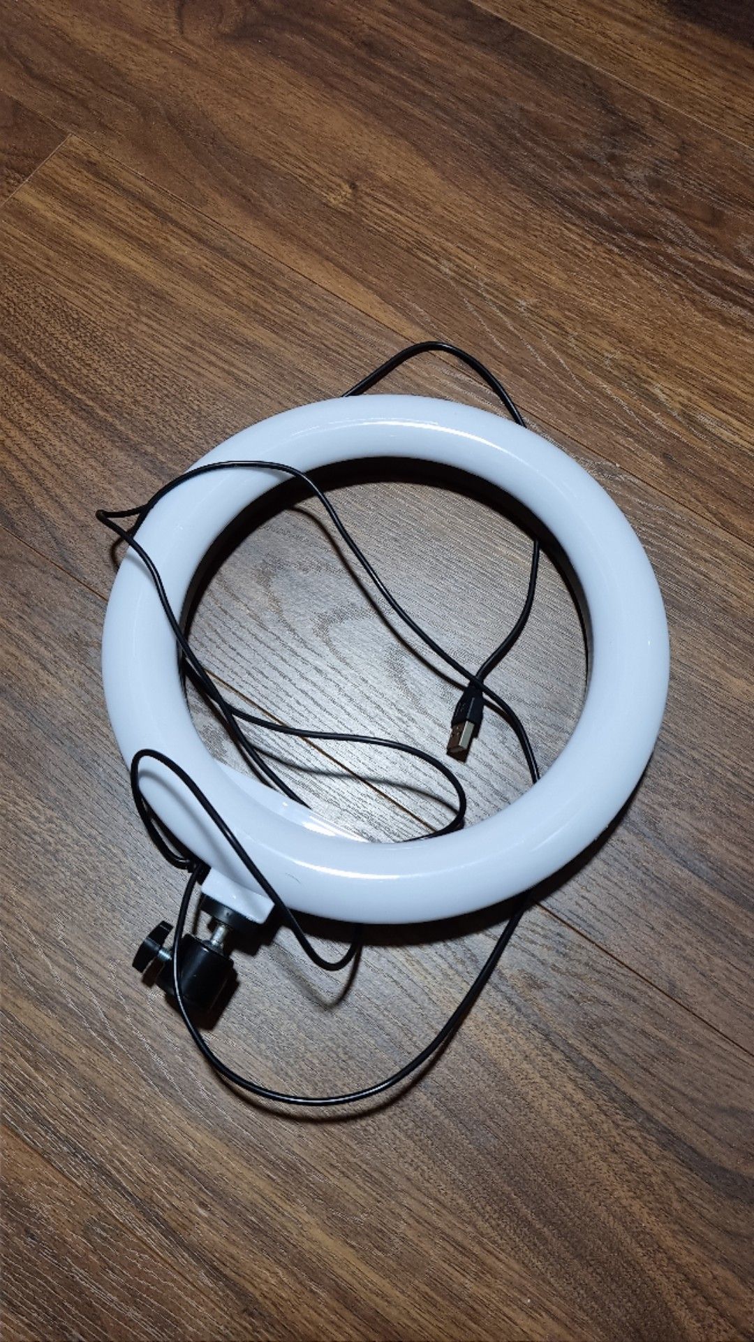 Sale: Ring Light with USB Cable (Category: Lighting & Studio Equipment) located in Valenzuela. Submitted by allthingsbags (Listing ID 1431819811, Image 1). Description: - Perfect for video calls, selfies, and content creation - Features a bright, circular white light - USB powered for easy use - 8in diameter, not for studio use - please manage expectations, this is only 8in ring light RFS: delcuttering.
