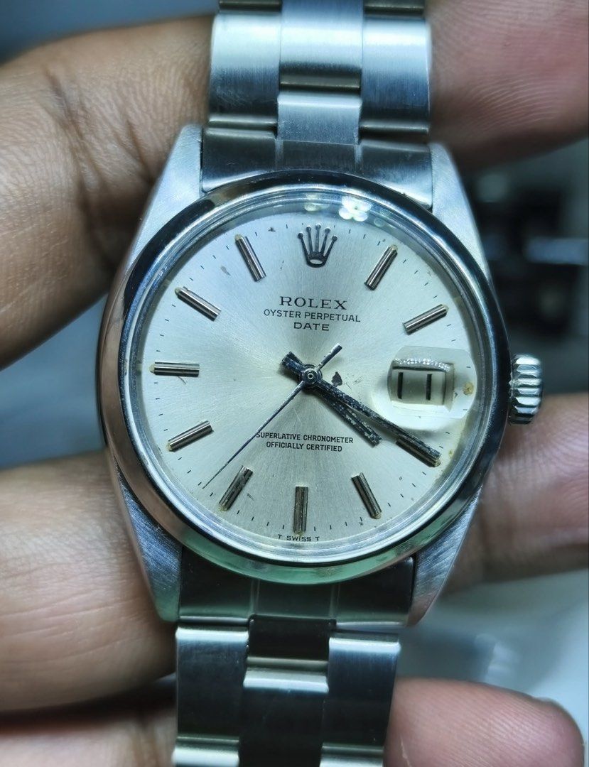 Rolex Oyster Perpetual Date 1500 (Category: Luxury Watches) located in Makati City. Submitted by mike2829 (Listing ID 1431889024, Image 1). Description: FOR SALE - Rolex Oyster Perpetual Date watch - Reference number 1500 - Features a silver dial - Date display function - Aftermarket Stainless steel bracelet with Rolex clasp - Screw-down crown - In good working condition - Unit only Can do meet ups in Makati and BGC Price negotiable RFS : downsiz
