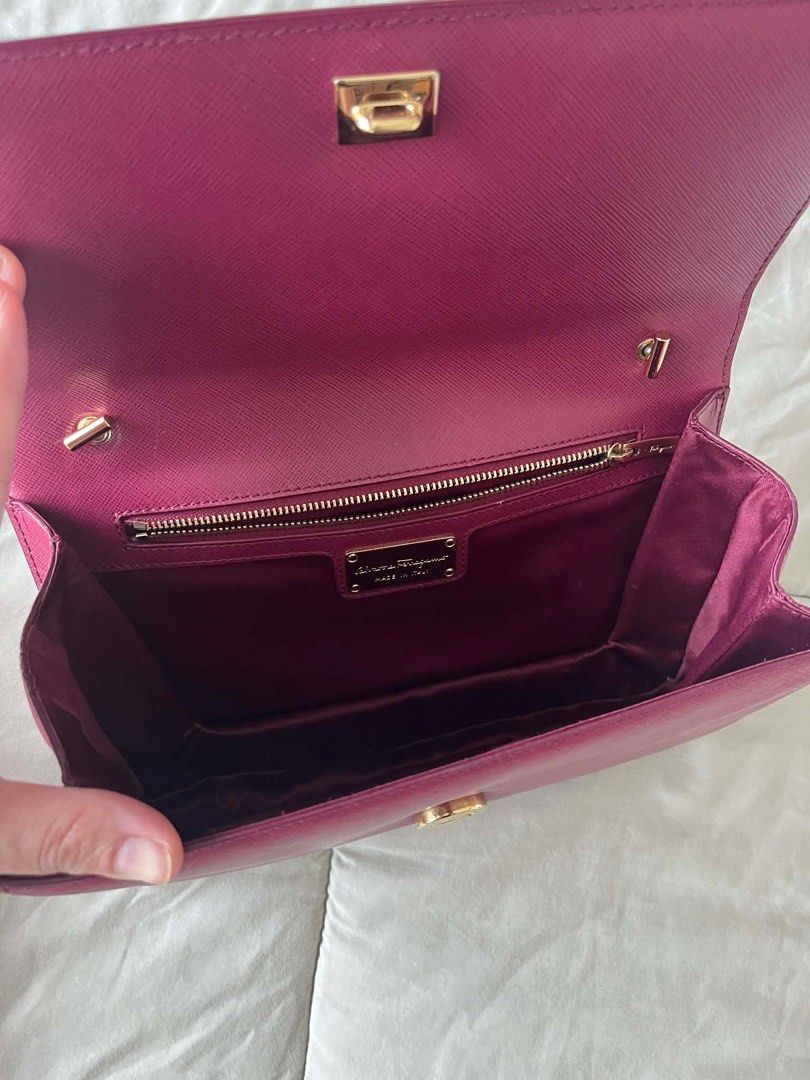 Salvatore Ferragamo Sofia (Category: Luxury Bags & Wallets) located in Pasig City. Submitted by cjdlcmp (Listing ID 1431806309, Image 3). Description: Salvatore Ferragamo Sofia Bag (no more dustbag) but will provide LV dustbag when delivered..