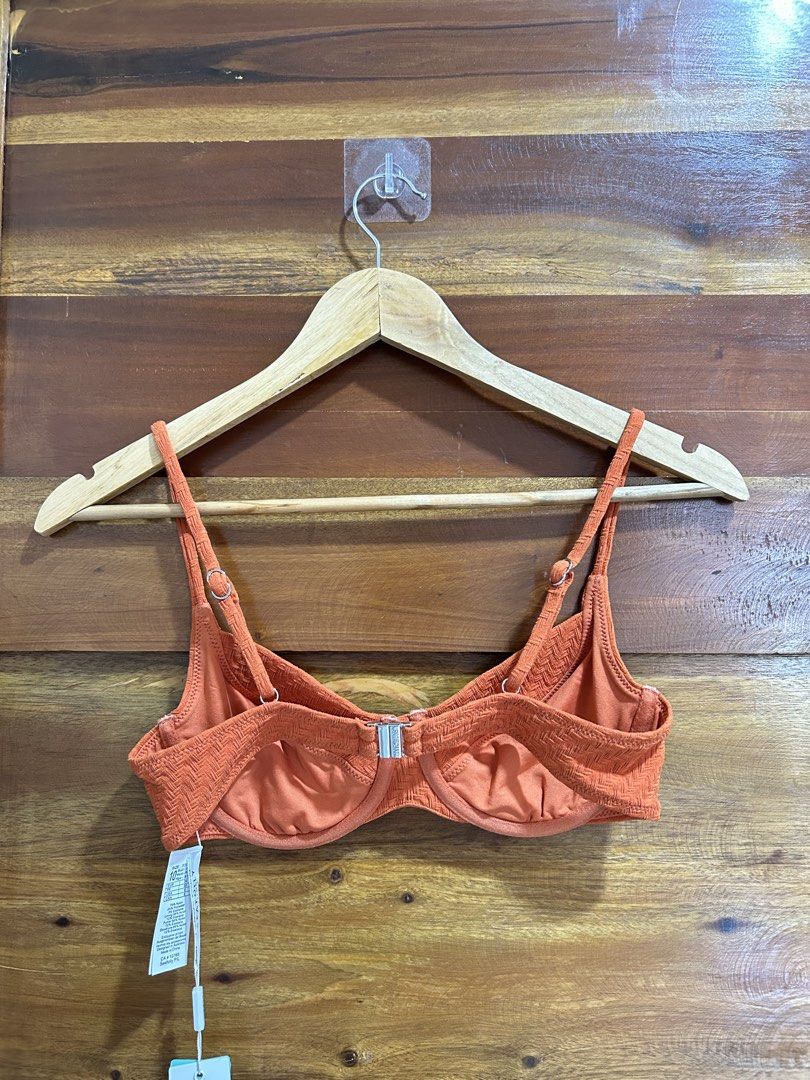 Seafolly Rust Swimwear Top (Category: Bikinis & Swimsuits) located in Pasig City. Submitted by gaileyyy (Listing ID 1431871820, Image 2). Description: Best fit 34B Bust size No pads, with underwire. Thick enough naman no need na ng pads. Adjustable straps No issues/flaws Pick up Grab/Lalamove (Brgy. Sagad, Pasig) Payment via BPI or Gcash.