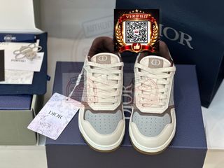 (Category: ) located in . Submitted by shoes.locker (Listing ID 1431819915, Image 1). Description: .
