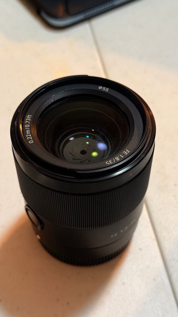 Sony FE 35mm f/1.8 Lens (Category: Lens & Kits) located in Las Pinas. Submitted by iavntcreate (Listing ID 1431895987, Image 3). Description: - Sony FE 35mm f/1.8 lens - 55mm filter thread - Includes lens hood - Minimum focusing distance: 0.22m / 0.73ft - Black finish - Lens cap and hood included (as shown in photos) - Bought 2nd hand and used for 1 project only - comes with box Rush price. 15k if taken today RFS: Extra Lens.