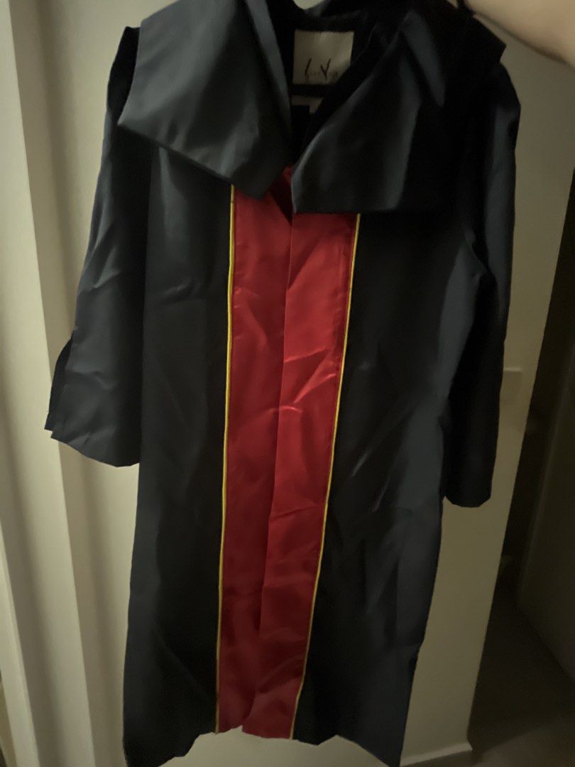 Temasek Polytechnic Grad Robe Temasek Polytechnic Graduation Gown, Everything Else on Carousell