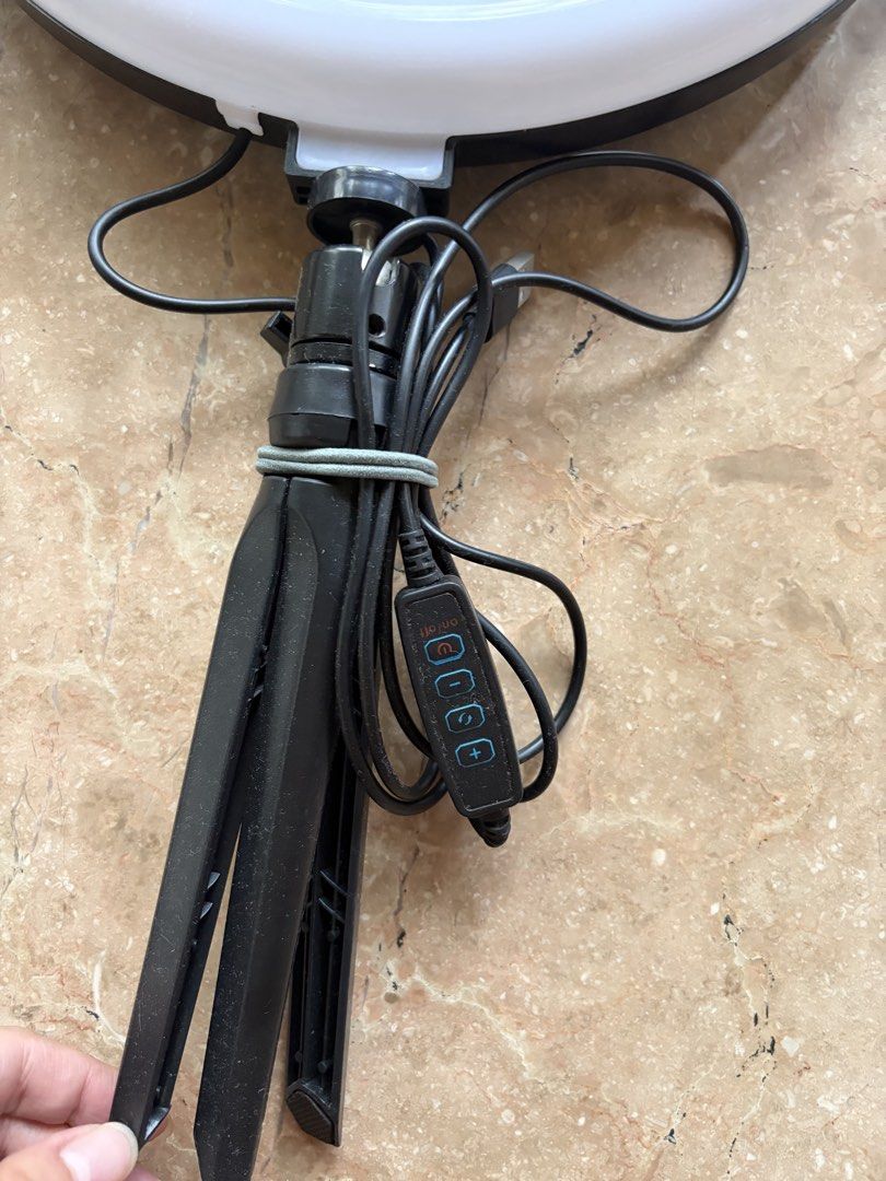 Tylex Selfie Ring Light with Cellphone Holder (Category: Lighting & Studio Equipment) located in Quezon City. Submitted by tidyup.lara (Listing ID 1431800681, Image 3). Description: Sold as is Condition 8/10: used but in good condition Original price online is around PHP 2,200.