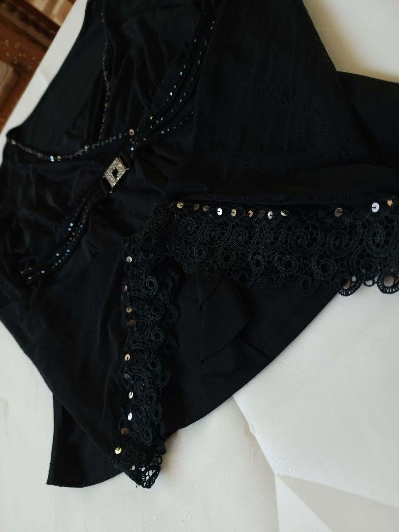 Vintage Black Flowy Mesh Sleeves Top (Category: Blouses) located in Koronadal. Submitted by shetries (Listing ID 1431993223, Image 3). Description: - S to M - Black blouse with mesh flowy long sleeves - Flowing silhouette - Includes decorative belt with square buckle - No flaws.