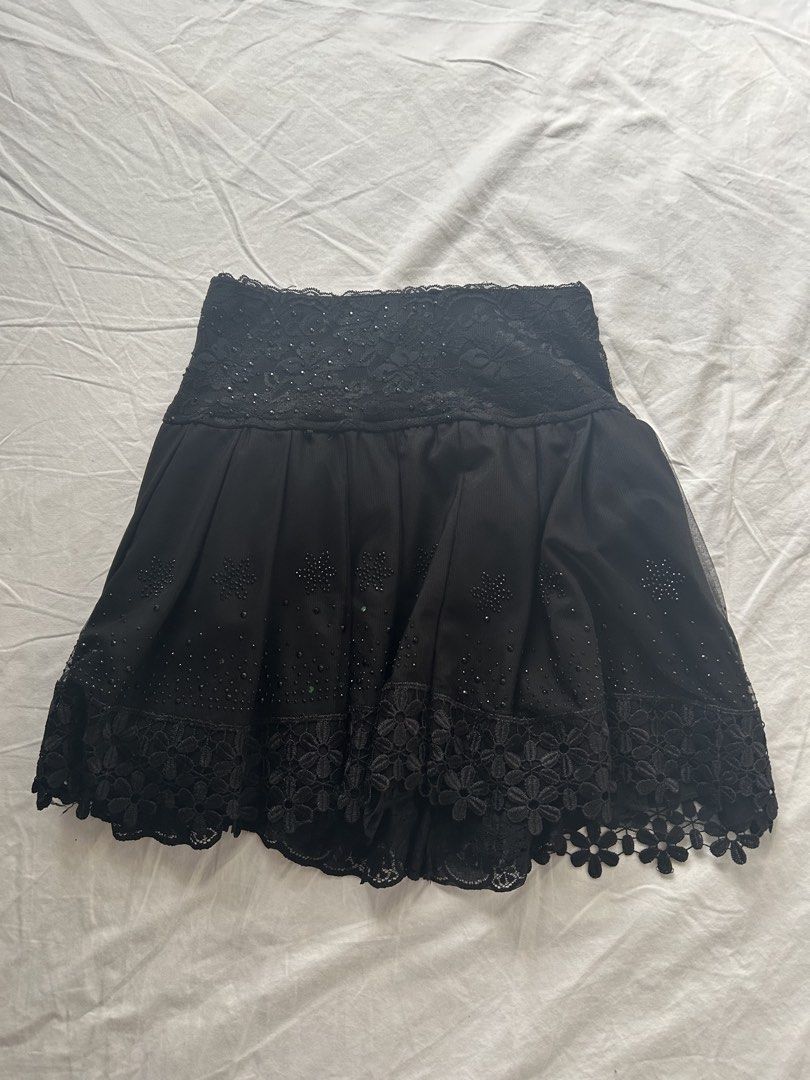 Vintage black lace sequin skirt (Category: Skirts) located in Manila. Submitted by lorasworld (Listing ID 1431879711, Image 2). Description: .