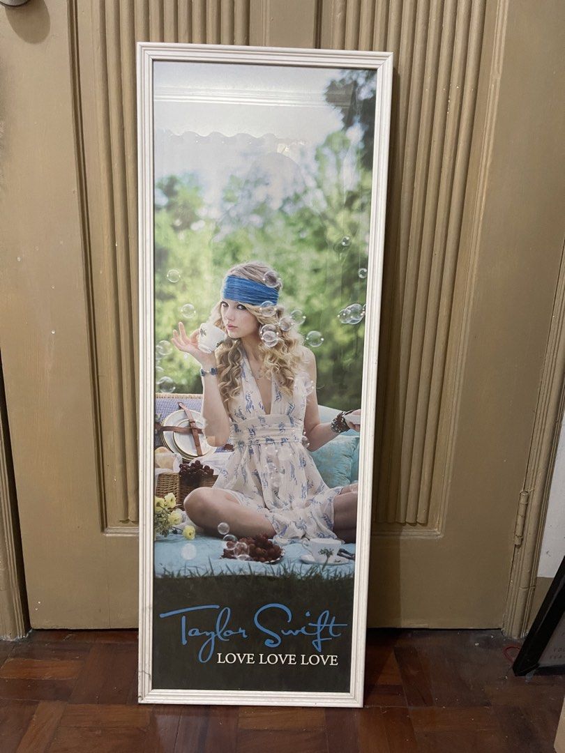 Vintage Taylor Swift Glass Framed (Category: Wall Decor) located in Quezon City. Submitted by anythingbelle (Listing ID 1431860668, Image 1). Description: .