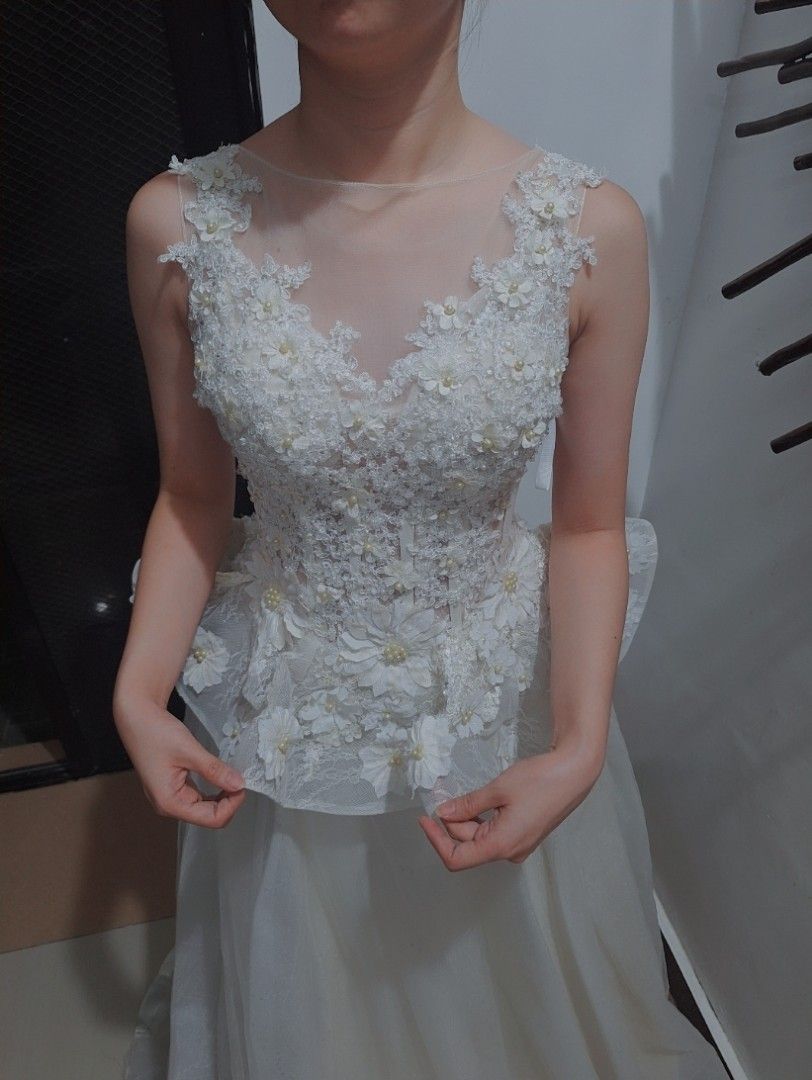 Wedding Gown (Category: Evening dresses & gowns) located in Santa Rosa. Submitted by Jeneceng (Listing ID 1431815500, Image 2). Description: Hello Future Brides!! Im selling my 2nd wedding gown for only 4,000 pesos. For pickup only (Binan Laguna) Pm for more details 😊.