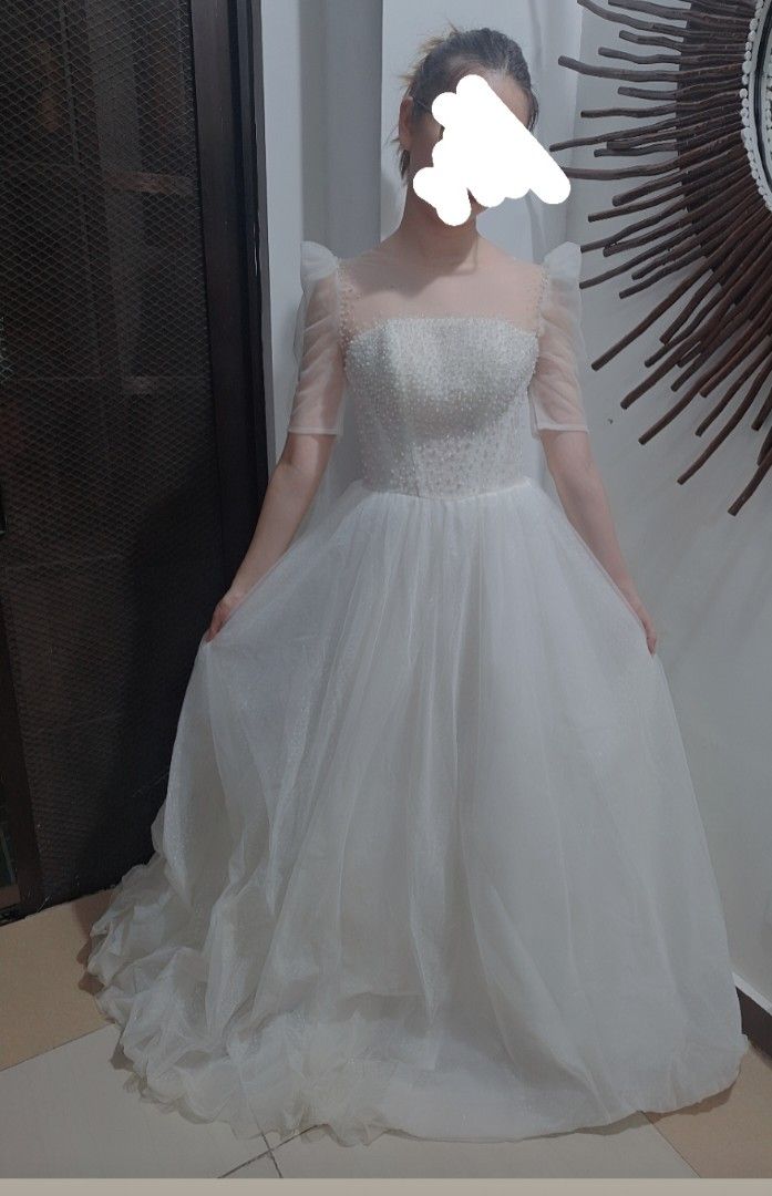 Wedding Gown (Category: Evening dresses & gowns) located in Santa Rosa. Submitted by Jeneceng (Listing ID 1431815730, Image 1). Description: Hello Future Brides!! Im selling my 1st wedding gown for only 4,000 pesos. For pickup only (Binan Laguna) Pm for more details 😊.