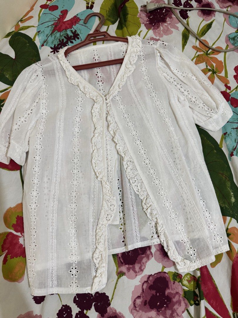 White Blouses (Category: Blouses) located in Quezon City. Submitted by silverls7 (Listing ID 1431814643, Image 3). Description: ₱100 EACH ! some of these have never been used, some just once rfs: not using anymore.
