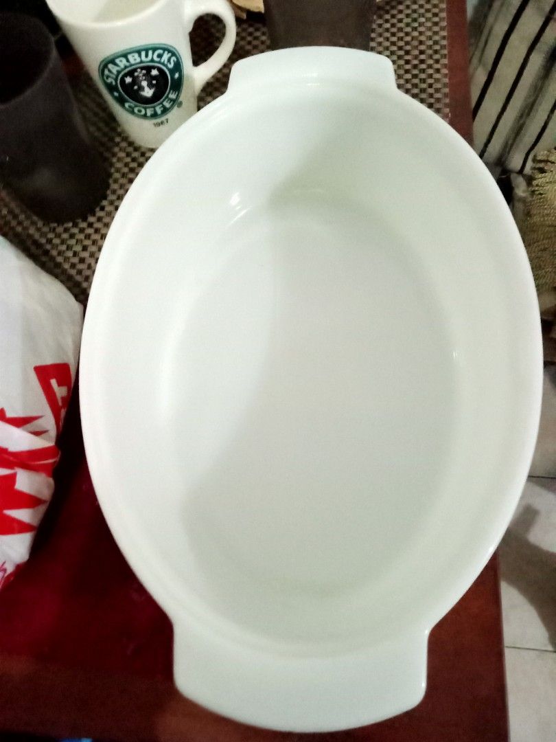 White Oval Baking Dish (Category: Bakeware) located in Bacoor. Submitted by luxe1820 (Listing ID 1431894159, Image 2). Description: - Oval-shaped white baking dish - Features two handles - Clean and ready for use - Perfect for baking and serving - Versatile kitchen essential.