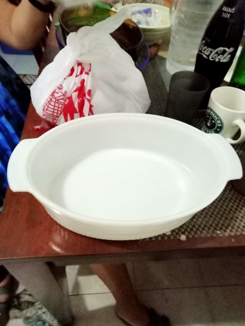 White Oval Baking Dish (Category: Bakeware) located in Bacoor. Submitted by luxe1820 (Listing ID 1431894159, Image 1). Description: - Oval-shaped white baking dish - Features two handles - Clean and ready for use - Perfect for baking and serving - Versatile kitchen essential.
