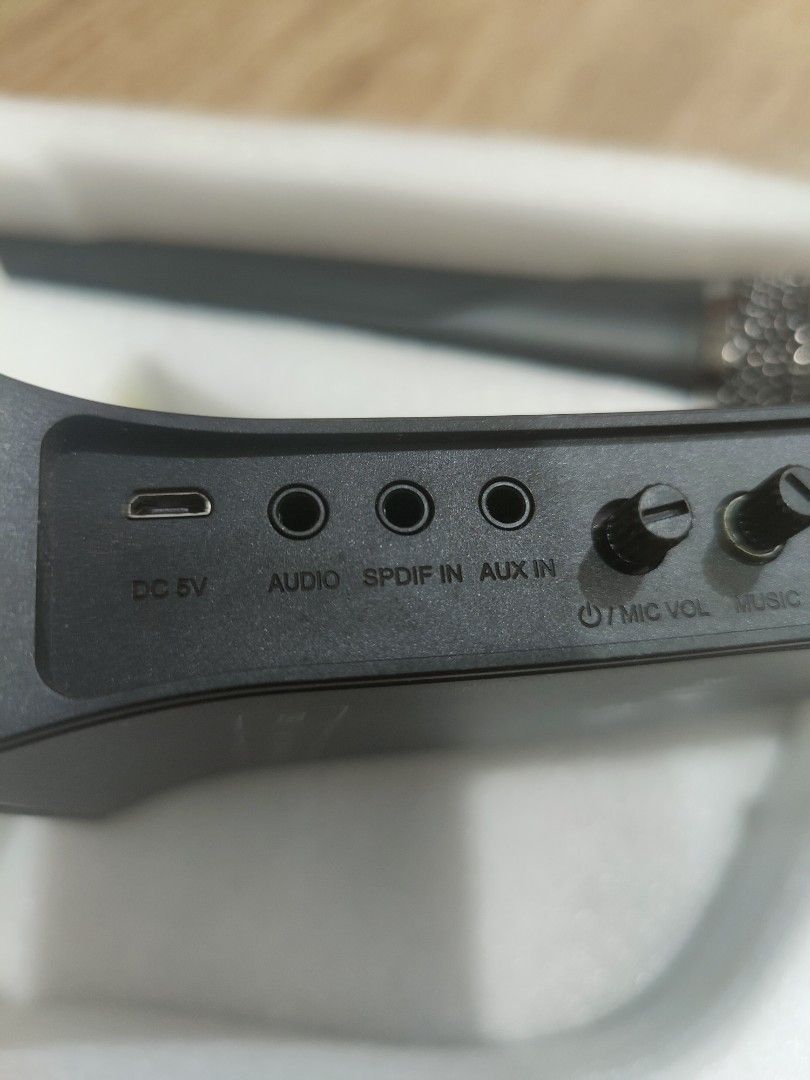 Wireless microphone426009990425497603