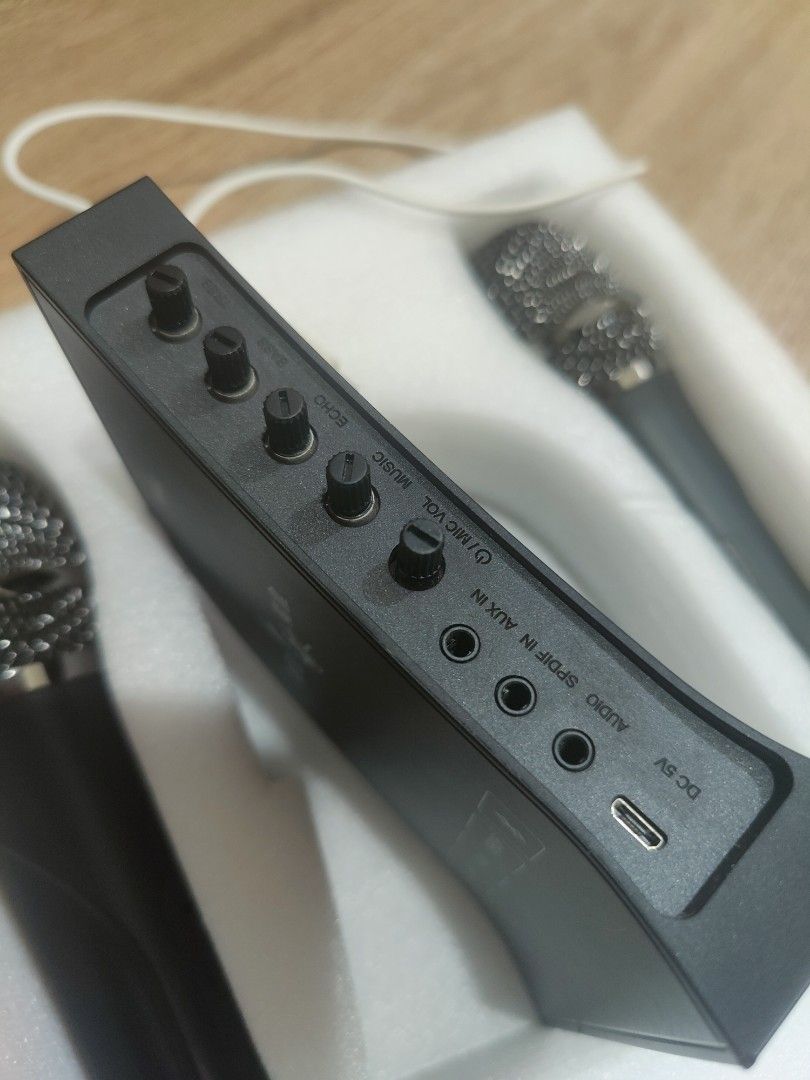 Wireless microphone426009990425497602