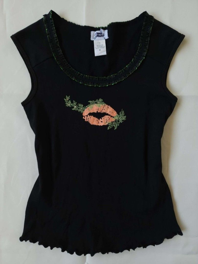 Y2K Black Sleeveless Top with Lips Design (Category: Sleeveless) located in Koronadal. Submitted by shetries (Listing ID 1431972714, Image 1). Description: Size M but best with S No flaws Flaterring when worn.