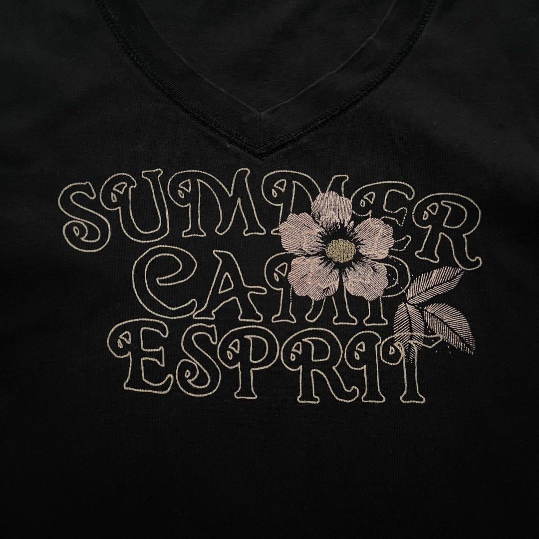 y2k summer floral shirt (Category: Shirts) located in Rizal. Submitted by urkoala (Listing ID 1431844700, Image 2). Description: fits small.