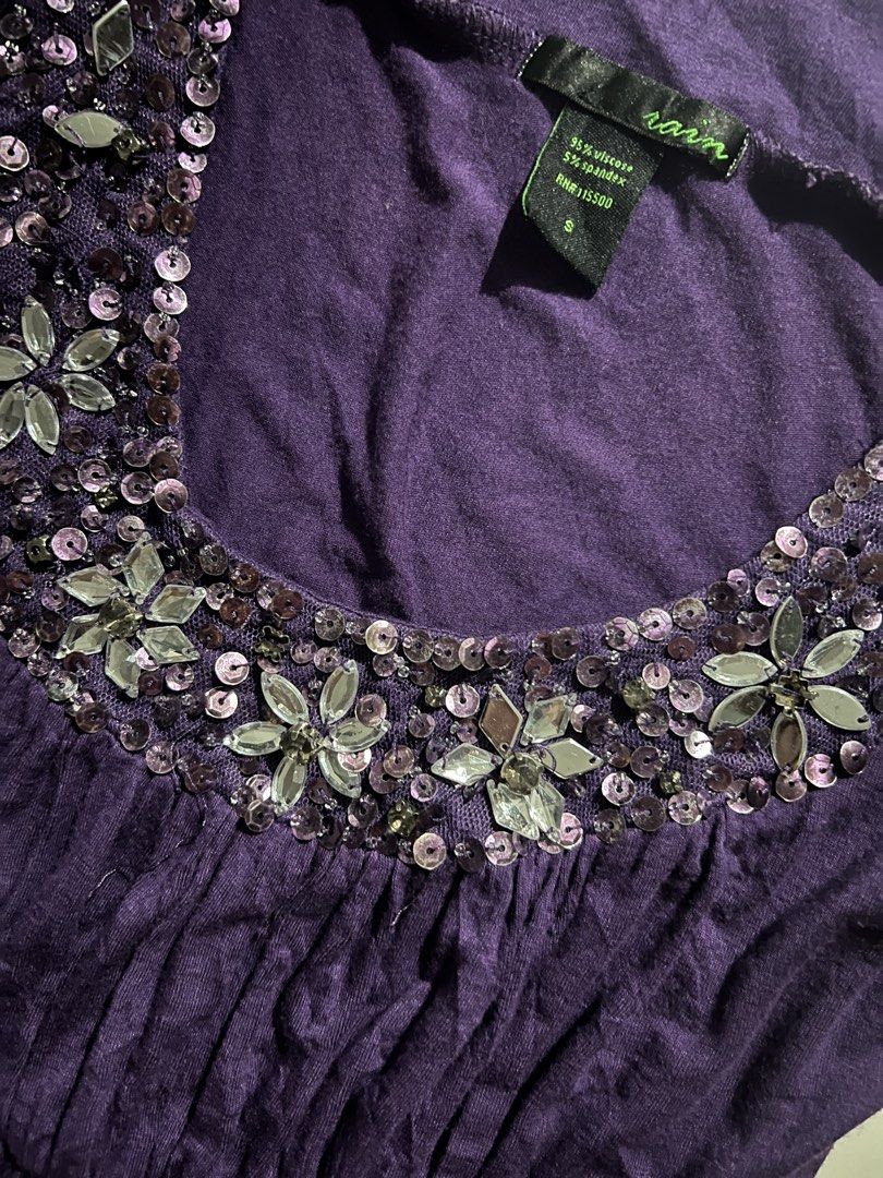 y2k vintage beaded & sequined purple top (Category: Sleeveless) located in Bocaue. Submitted by elplath (Listing ID 1431903643, Image 2). Description: .