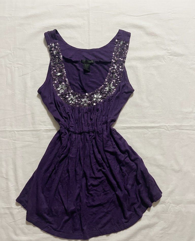 y2k vintage beaded & sequined purple top (Category: Sleeveless) located in Bocaue. Submitted by elplath (Listing ID 1431903643, Image 1). Description: .