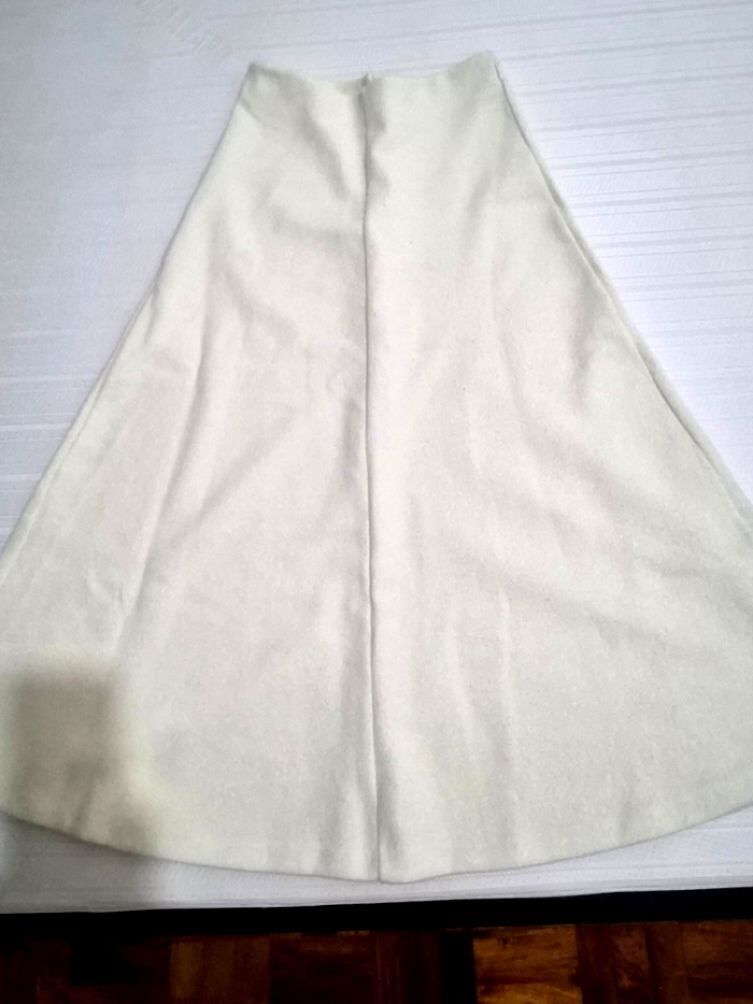 Zara A-Line Long Skirtq (Category: Skirts) located in Manila. Submitted by fasyon (Listing ID 1431929499, Image 3). Description: used once. Great condition..