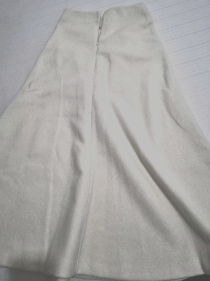 Zara A-Line Long Skirtq (Category: Skirts) located in Manila. Submitted by fasyon (Listing ID 1431929499, Image 2). Description: used once. Great condition..