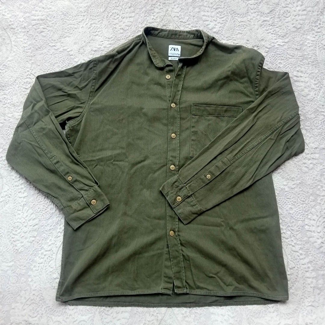 Zara Relaxed Fit Long Sleeve Shirt - M (Category: Tshirts & Polo Shirts ) located in Bislig. Submitted by secondhandloots (Listing ID 1431824033, Image 1). Description: WTS! ZARA CORPORAL OLIVE GREEN LONGSLEEVE M/L, W 22.5 - L 28 W/ 2 EXTRA EMERGENCY BUTTONS EXCELLENT CONDITION NO FLAWS 350.