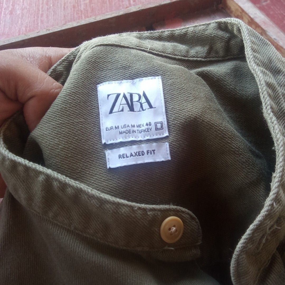 Zara Relaxed Fit Long Sleeve Shirt - M (Category: Tshirts & Polo Shirts ) located in Bislig. Submitted by secondhandloots (Listing ID 1431824033, Image 2). Description: WTS! ZARA CORPORAL OLIVE GREEN LONGSLEEVE M/L, W 22.5 - L 28 W/ 2 EXTRA EMERGENCY BUTTONS EXCELLENT CONDITION NO FLAWS 350.