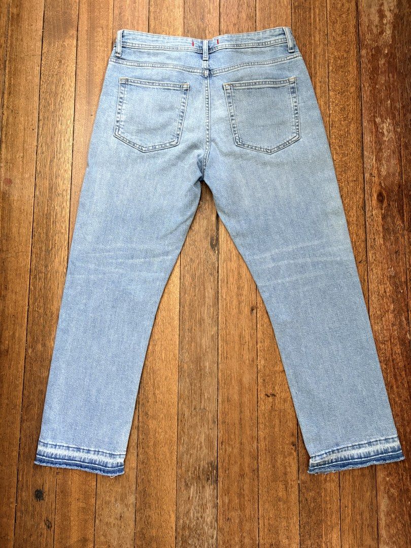 ZARA Straight Cut Jeans (Size-US 6) (Category: Jeans) located in Pasig City. Submitted by declutter.bug (Listing ID 1431816970, Image 2). Description: ZARA Straight Cut Jeans (Light Wash, Frayed Hem) • Size: US 6 / EUR 38 • Length: 37.5 inches (includes original frayed hem) • Never worn • Bought in Zara US Classic straight cut, very flattering and easy to style Frayed hem is part of the original design RFS: Decluttering .