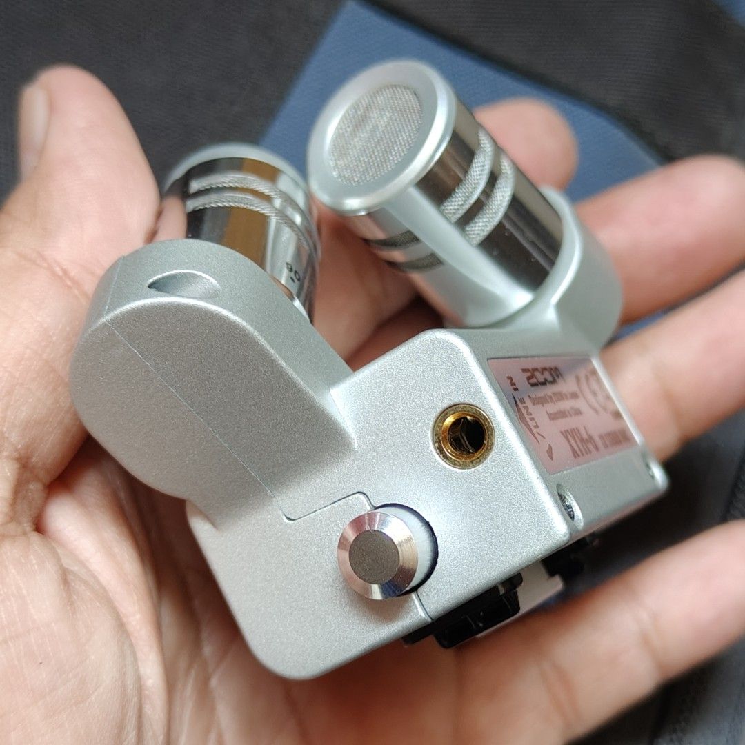 Zoom XYH-6 XY Stereo Mic (Category: Microphones) located in Manila. Submitted by rossinicalabig (Listing ID 1431842591, Image 3). Description: 4000 Pesos only Zoom XYH-6 XY Stereo Microphone Capsule. Designed by Zoom in Japan. Features adjustable angle between 90 and 120 degrees. Includes a 3.5mm Mic/Line In jack. Compatible with Zoom H5, H6, H8, F1, F4, F8, F8n, and Q8, U-44 recorders. Ideal for location videography, live broadcasting, podcastin