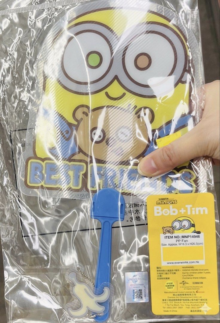 現貨🪭 夏日沙灘防水膠扇 正版 迪士尼 迷你兵公仔 三眼仔公仔 扇子 旅行用品 DISNEY PIXAR MINIONS ALIENS Water Folding Fan （分類：飾物架、飾物盒、飾物收納盒）位於 Hong Kong。 由 swroom 提交（商品編號 1432093921，圖片 3）。簡介： 🚚 🎁 只限郵寄運送 🎁 ▫️▫️商品詳情▫️▫️ 💝$50 個，$90 兩個，全新未開封 ❣️ 節日銷情迅速請早訂購售完即止❣️ 🛍更多最新禮品玩具 follow us ： carousell.com/swroom ▫️▫️購買付款詳情 ▫️▫️ 📥 請 INBOX PM下單購買須提供以下資料 ： 1. 選擇付款方式 : PAYME / FPS / ALIPAYHK 2. 選擇郵寄方式： 📮 $10 up 本地平郵 ( 一般情況 2-3 個工作天寄出 ) 📦 SF順豐到付 - 收貨時付運費 📦 ( 一般情況 2-3 個工作天寄出 ) 3. 確認全數付款後才留貨