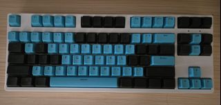 Mechanical Keyboard with Wired, Bluetooth, and USB Connectivity439606118523217920