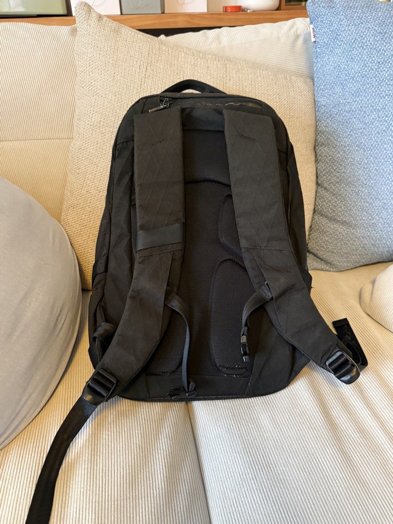 ABLE CARRY Daily Backpack - XPAC （分類：背包）位於 Hong Kong。 由 undercover008 提交（商品編號 1432059532，圖片 3）。簡介： Able carry 背包 除咗背墊有少少磨蝕痕跡，其餘功能齊全。