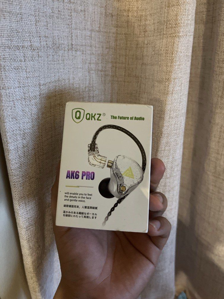 AK6 Pro (Category: Earphones) located in Manila. Submitted by tangatngat (Listing ID 1432170813, Image 1). Description: Item comes with the box and extra ear plugs.