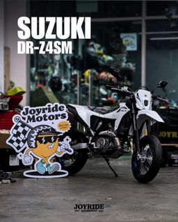 CLASS 2A — MOTORCYCLES BETWEEN 201CC AND 400CC Collection item 2
