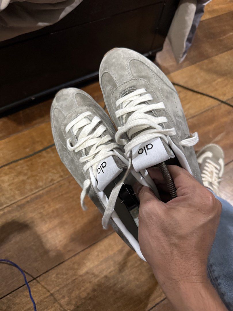 Alo suede sneakers (Category: Sneakers) located in Mandaluyong City. Submitted by segundaman0 (Listing ID 1432175867, Image 2). Description: Alo suede sneakers size 11. Tts 2.