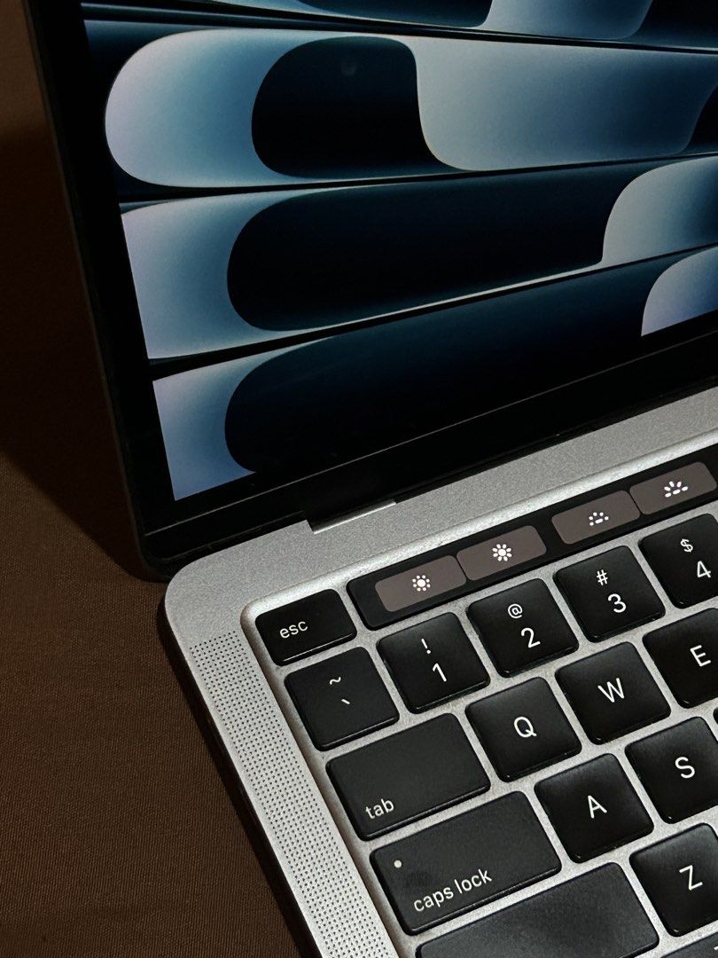 Apple MacBook Pro 13-inch M1 (Category: Laptops & Notebooks) located in Cebu City. Submitted by larloray-08687 (Listing ID 1432161994, Image 3). Description: - Apple MacBook Pro 13-inch with M1 chip - Silver finish - Backlit keyboard - Two Thunderbolt/USB 4 ports - Vibrant screen display - Minor scratches on the bottom - Good working condition.