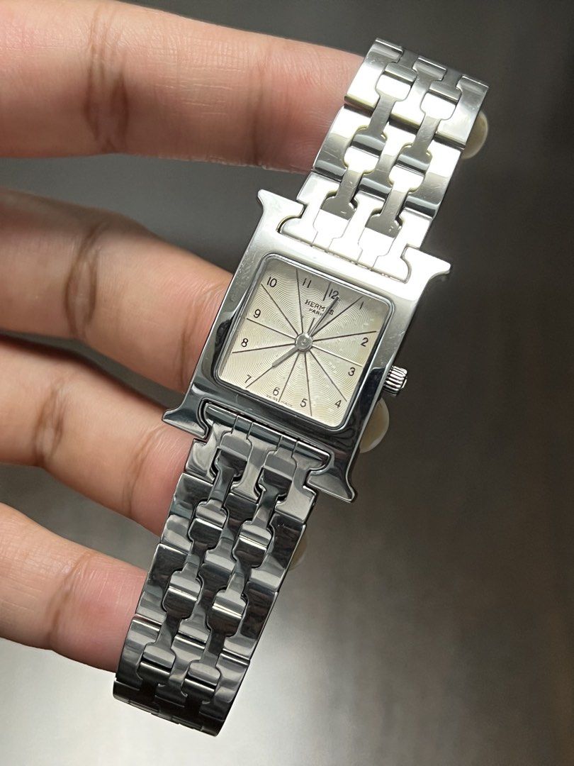 Authentic preloved Hermes H watch 30mm (Category: Luxury Watches) located in San Pablo. Submitted by misskittyph (Listing ID 1432030266, Image 2). Description: PH.E. R M E S H.eure H PM 30mm watch ▪️49k . quartz movement Stainless steel dial 8/10 bracelet 9.5/10 15cm wrist size Layaway options available 💯Guaranteed authentic or your money back .