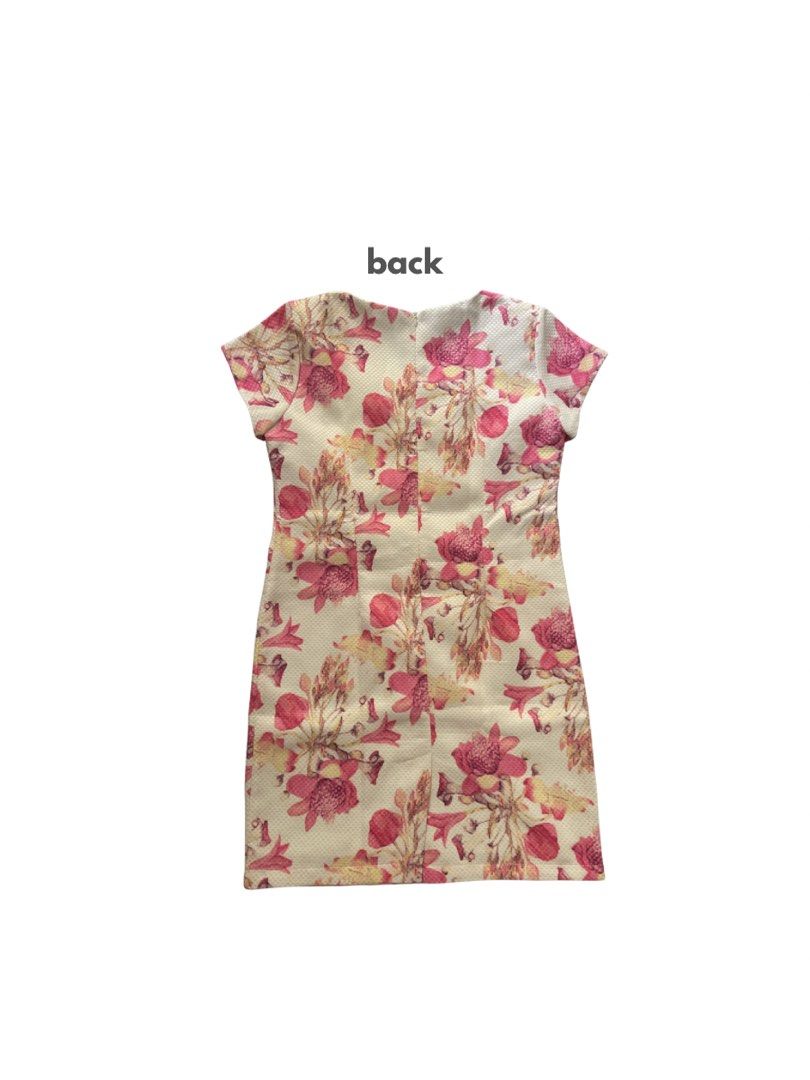 BC BL Floral pink dress (Category: Dresses) located in Marikina City. Submitted by schmoopie (Listing ID 1432085586, Image 2). Description: Size: S/M Length: 33in Waist circumference: 32in Bust circumference: 34in - Brand: BC BL - Used only once for a wedding - Orig price: 1,050Php.