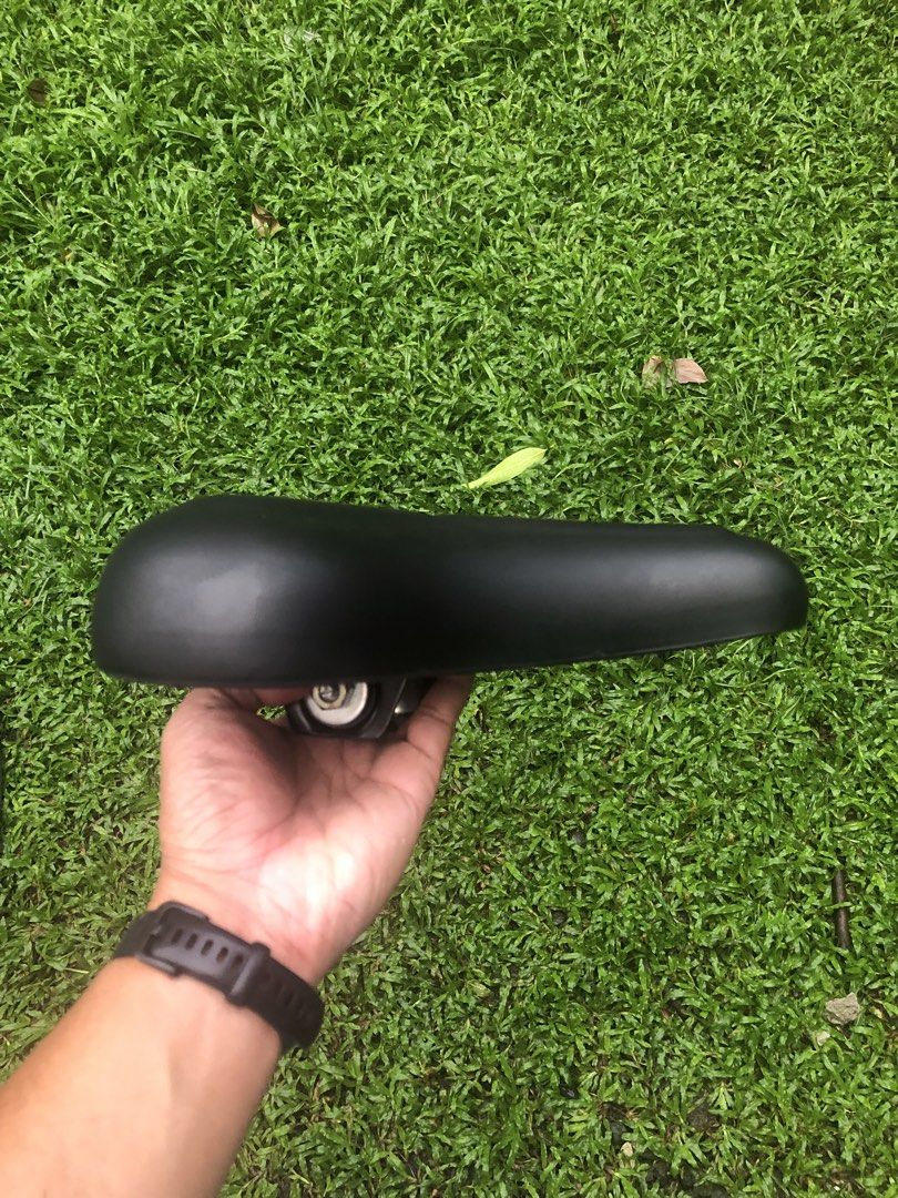 Bicycle saddle (Category: Bicycles) located in Malabon City. Submitted by wtpickies (Listing ID 1432005691, Image 3). Description: Metal frame wide saddle .