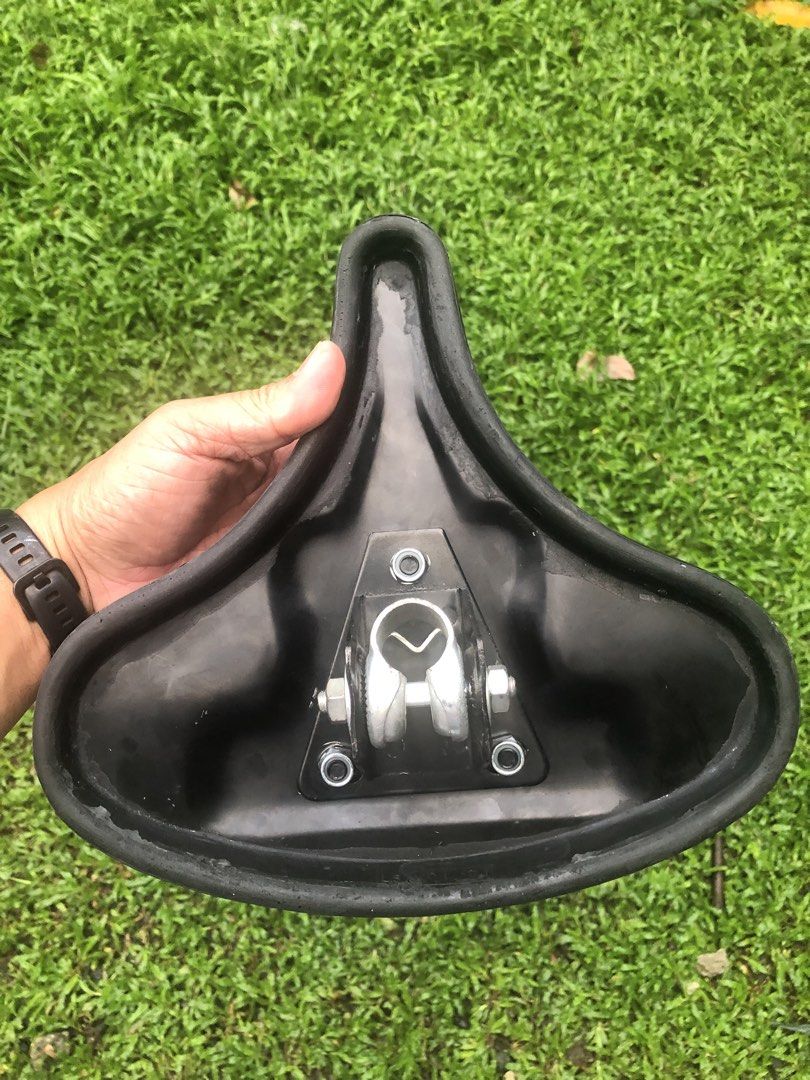 Bicycle saddle (Category: Bicycles) located in Malabon City. Submitted by wtpickies (Listing ID 1432005691, Image 2). Description: Metal frame wide saddle .