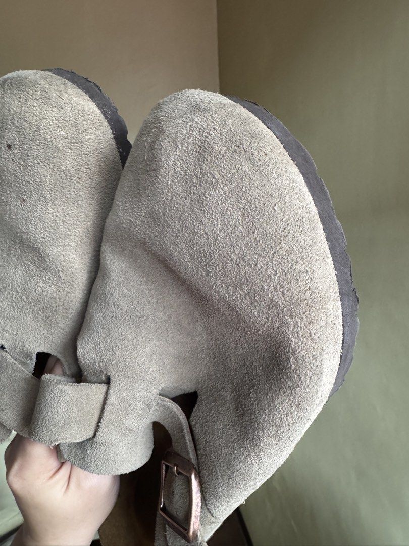 Birkenstock Boston Suede Sandals (Category: Slippers & Slides) located in Cainta. Submitted by rn.archive (Listing ID 1432183910, Image 3). Description: - Birkenstock Boston suede sandals - Size 47 - Neutral color - Buckle closure - Contoured footbed - Condition: Good - Signs of wear on soles - Suede upper with marks and discoloration -UK bought, ORIGINAL 💯.