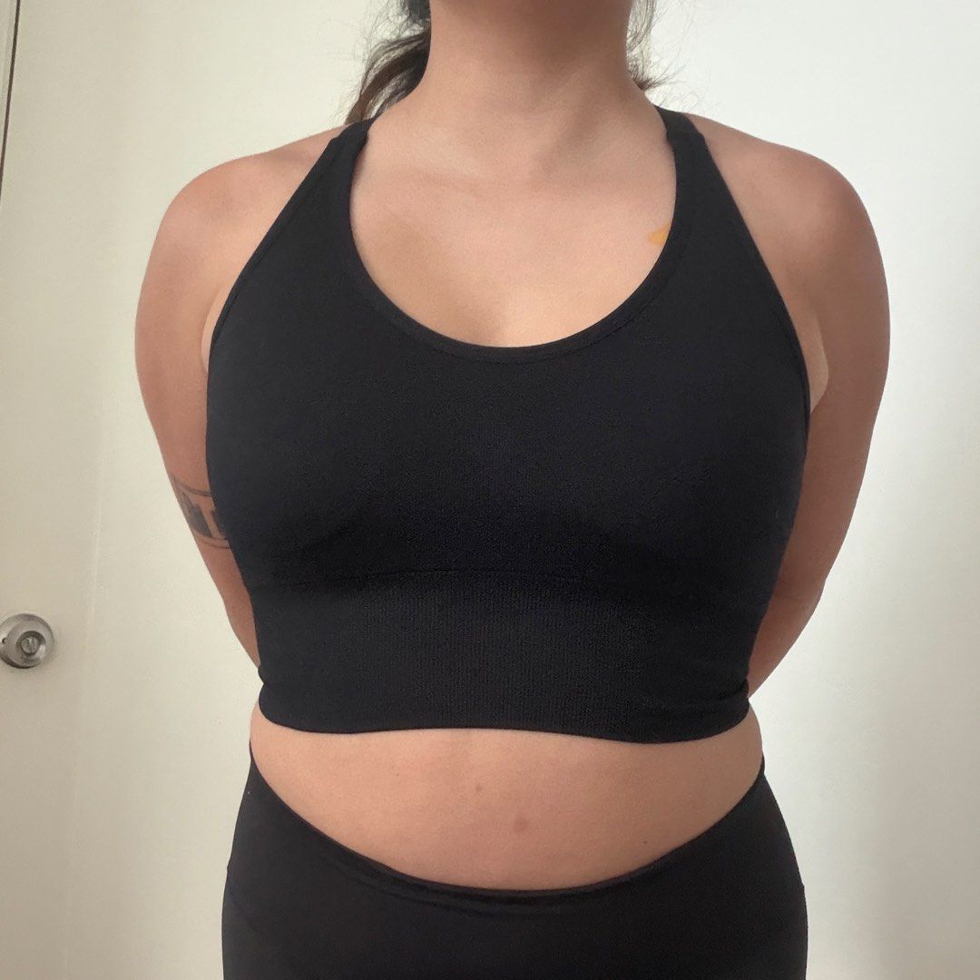 Black Cross Back Padded Sports Bra (Category: Activewear) located in Quezon City. Submitted by quackstack (Listing ID 1432018028, Image 1). Description: - Fits bust 37.