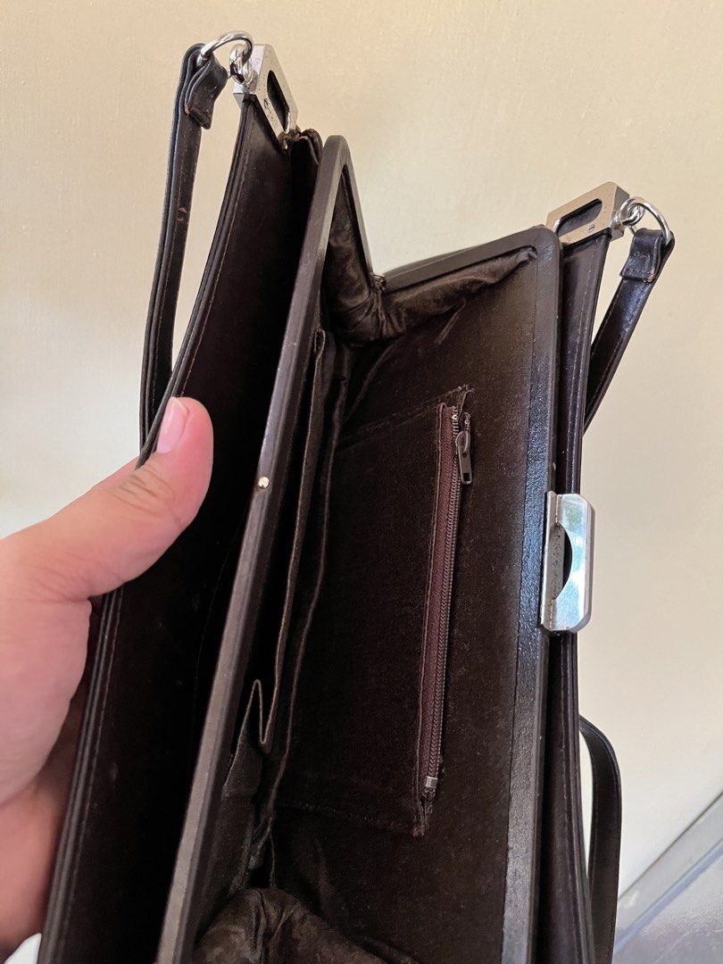 Brown Shoulder Clutch Bag (kili bag) (Category: Luxury Bags & Wallets) located in Mandaluyong City. Submitted by chmrxx (Listing ID 1432194264, Image 3). Description: .