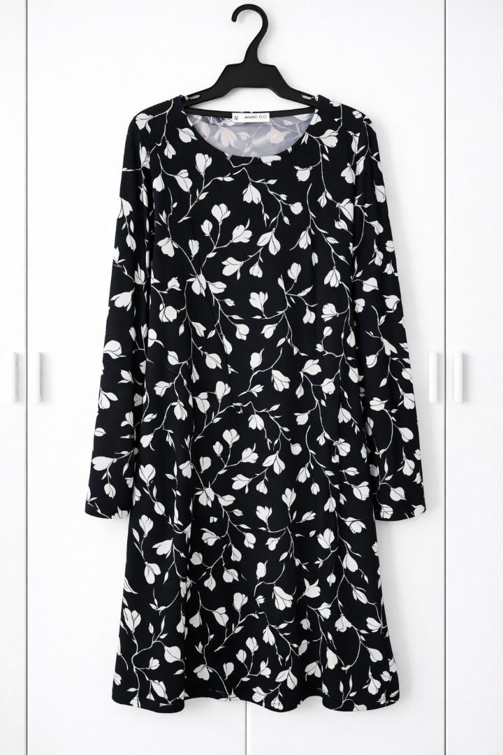 Bundle sale: 3 Mango Floral Short Dresses (Category: Dresses) located in Manila. Submitted by fiorprettyshoppe (Listing ID 1432032312, Image 3). Description: Dress features a long sleeve design with a floral print. The dress is made of a soft, flowing fabric, perfect for casual wear. 400 pesos each. .