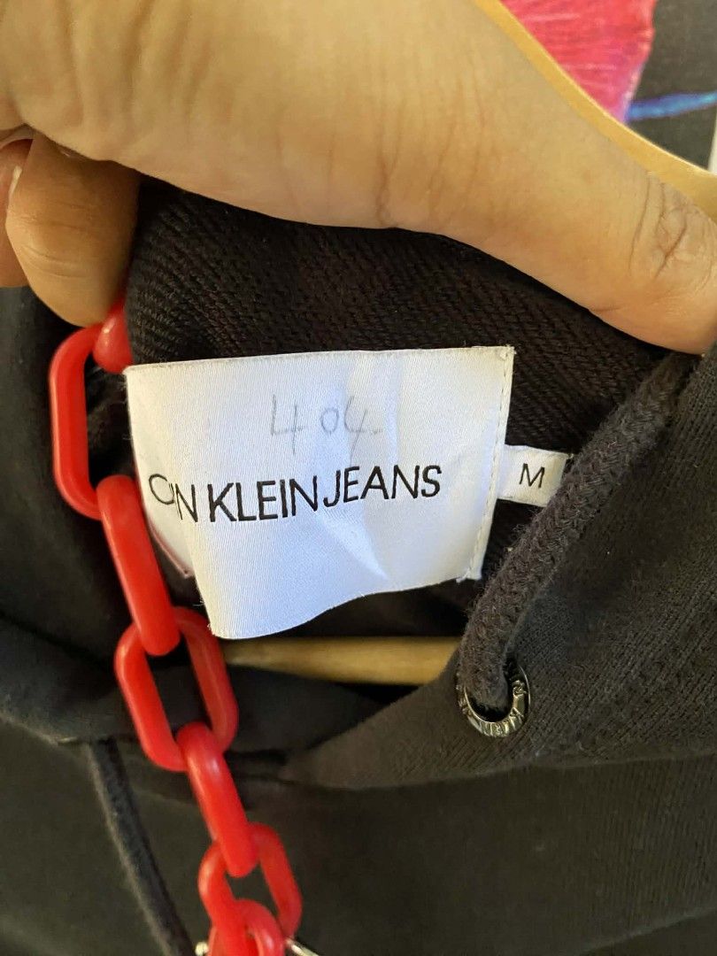 Calvin Klein Hoodie ❗ (Category: Hoodies) located in Trinidad. Submitted by thrifter1997 (Listing ID 1432043676, Image 3). Description: Dimes: 23W x 28L Colorate: 9.5/10✅ Condition:9.5/10✅ Issue: Need light wash only ❗ Color may vary due to lightings 📸❗.