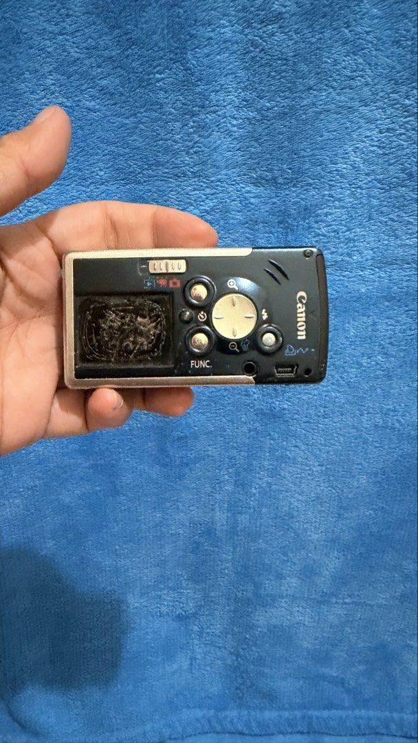 Canon Digital Ixus i5 (Category: Cameras) located in Manila. Submitted by decluttersss (Listing ID 1432000357, Image 2). Description: For parts nalang siguro, di ko sure if working eh. Di ko matandaan kasi nung time na mahilig ako sa mga camera, ngayon nawalan na ng gana. Buy at your own risk. .