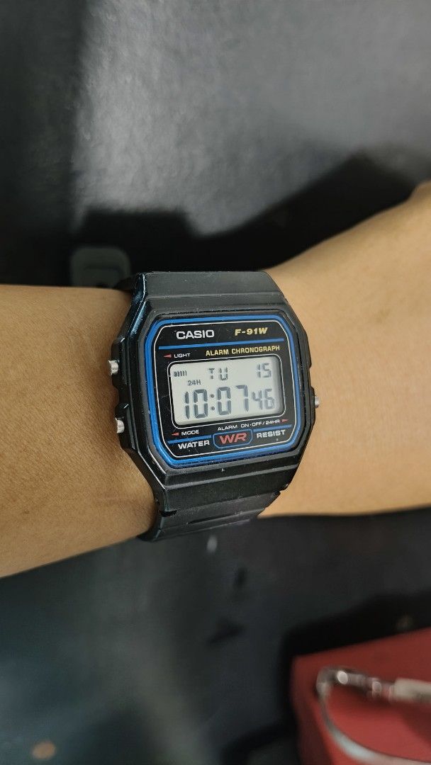 Casio F-91W Digital Watch (Category: Men's Watches) located in Taguig. Submitted by mercyeugen28914 (Listing ID 1432150619, Image 1). Description: - Casio F-91W Digital Watch - Black resin strap - Displays time, date, and day - Features alarm and light functions - Water resistant.