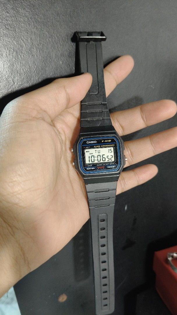 Casio F-91W Digital Watch (Category: Men's Watches) located in Taguig. Submitted by mercyeugen28914 (Listing ID 1432150619, Image 3). Description: - Casio F-91W Digital Watch - Black resin strap - Displays time, date, and day - Features alarm and light functions - Water resistant.