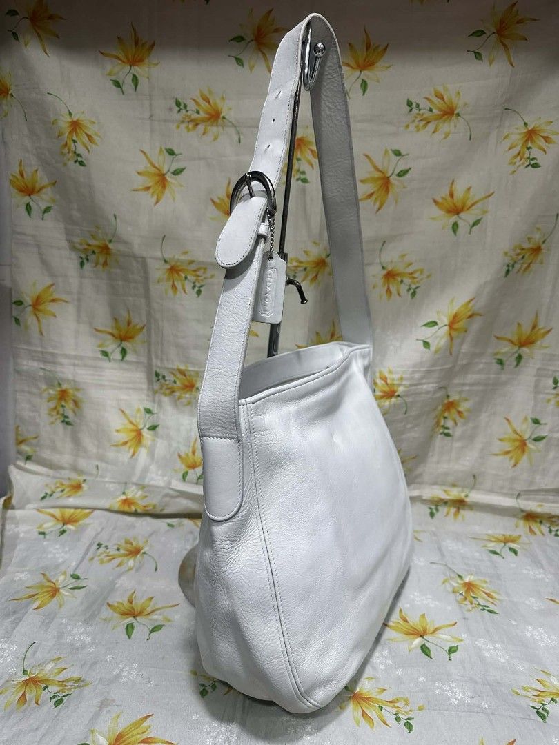 CC COACH White Leather Shoulder BAG Large (Category: Luxury Bags & Wallets) located in Baguio. Submitted by blossombeauty.chicfinds23 (Listing ID 1432052754, Image 3). Description: - Coach white leather shoulder bag - Single shoulder strap - Main compartment with zipper closure - Interior pocket - Includes Coach hang tag - Spacious interior - Classic design - Serial number: A M-4161.