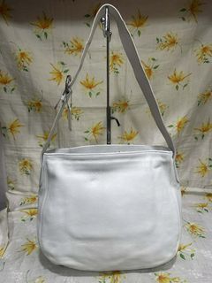 (Category: ) located in . Submitted by blossombeauty.chicfinds23 (Listing ID 1432052754, Image 1). Description: .